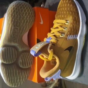 Nike Kids Lebron Witness V sneakers